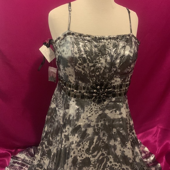 NWT Simon Chang Size 10 sequin cocktail dress. Metallic silver and black - Picture 6 of 10
